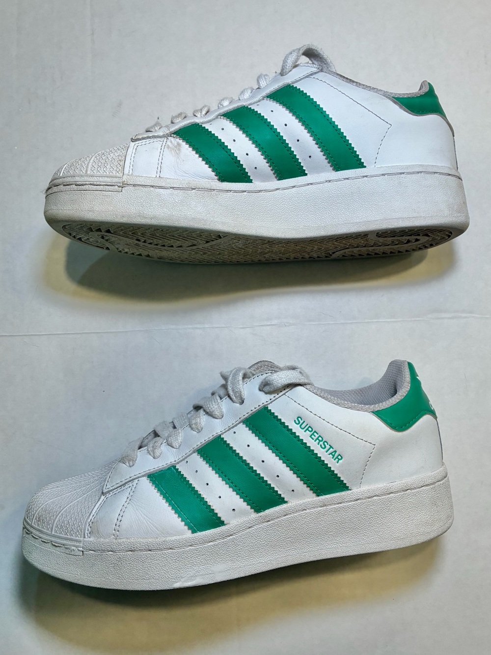 Adidas Size 8.5 Superstar Sneakers in White with Green Stripes - Picture 5 of 10
